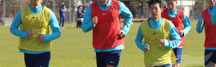 滇池湖畔，武汉三镇一线队与B队的2026赛季昆明冬训正式开练