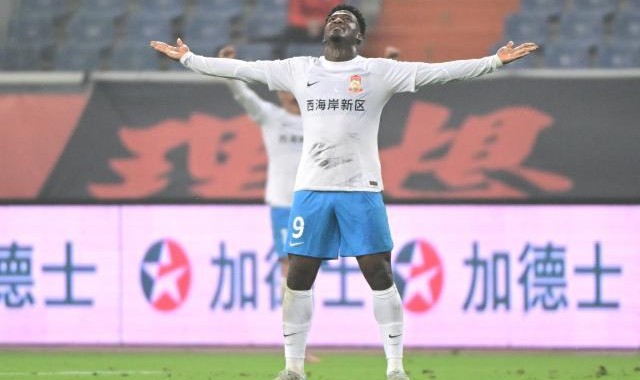 九游体育入口-【中超】里亚斯科斯头球吊射 西海岸1比0客胜泰山